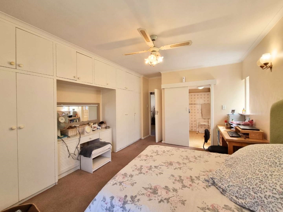 4 Bedroom Property for Sale in Westcliff Western Cape